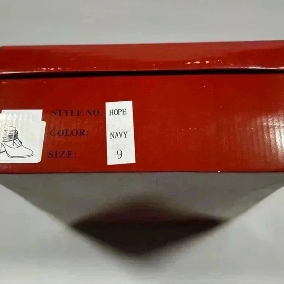 NIB!Love Athena-Navy Faux Suede Relaxed  Lace Up Detail Chunky Heel Boots Size 9 - Picture 6 of 6